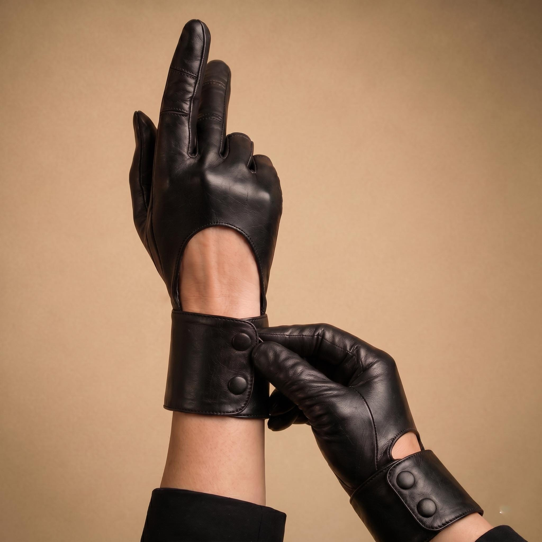 Artisan crafting leather gloves